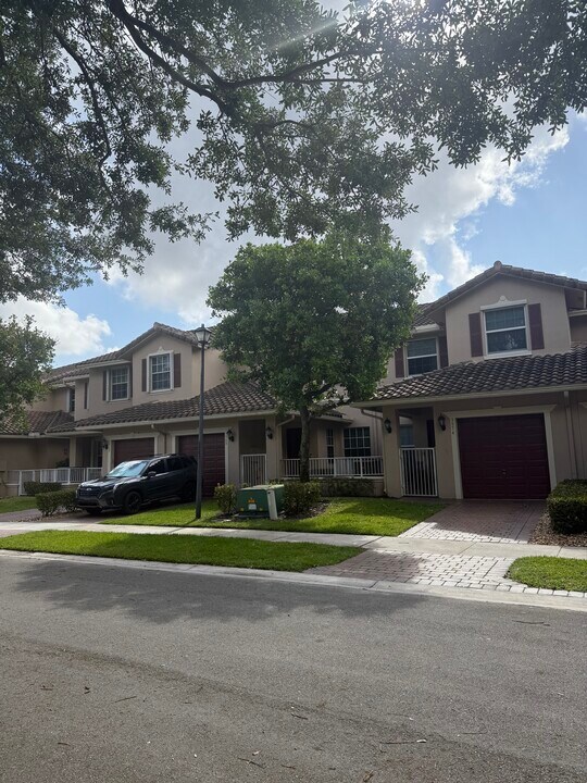 3580 Parkside Dr in Davie, FL - Building Photo