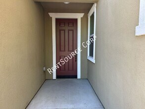 41704 Wayladn Ct in Lancaster, CA - Building Photo - Building Photo