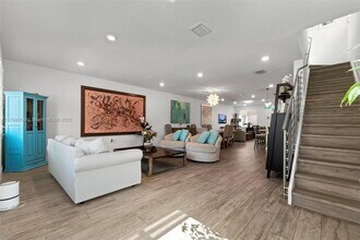 10263 NW 66th St in Doral, FL - Building Photo - Building Photo