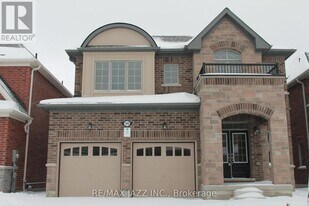99 Robin Trail in Port Perry, ON - Building Photo