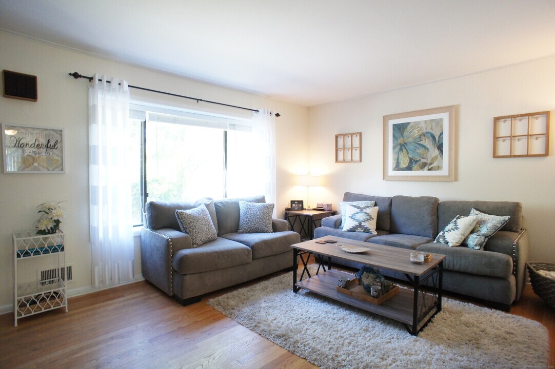 2 Hadik Pkwy in Norwalk, CT - Building Photo