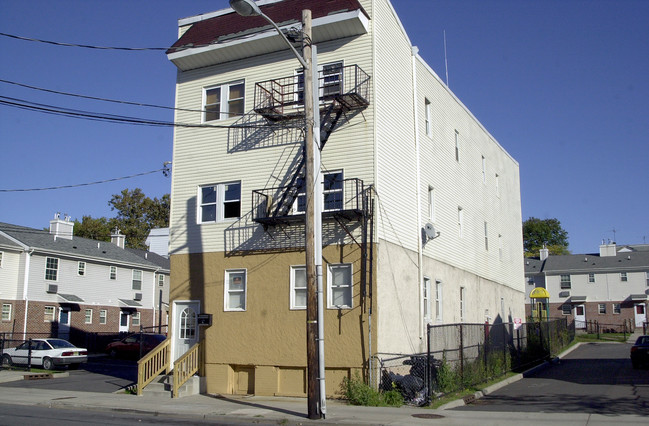 516 S 18th St in Newark, NJ - Building Photo - Building Photo