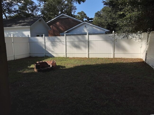 616 Cypress Dr in Surfside Beach, SC - Foto de edificio - Building Photo