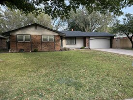 1324 N Crestline St in Wichita, KS - Building Photo