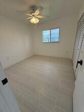 800 NW 44th Ave in Miami, FL - Foto de edificio - Building Photo