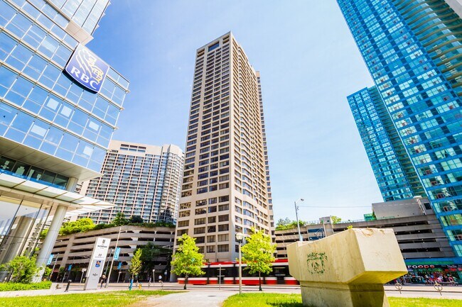65-3165 Harbour Square in Toronto, ON - Building Photo - Building Photo
