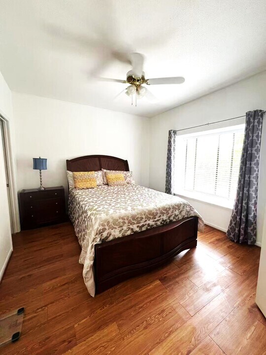 2207 S Braeswood Blvd in Houston, TX - Building Photo