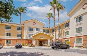 2498 Stearns St in Simi Valley, CA - Foto de edificio - Building Photo