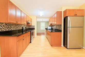 8207 Stationhouse Ct in Lorton, VA - Building Photo - Building Photo