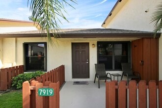 7919 SE Villa Cir in Hobe Sound, FL - Building Photo - Building Photo