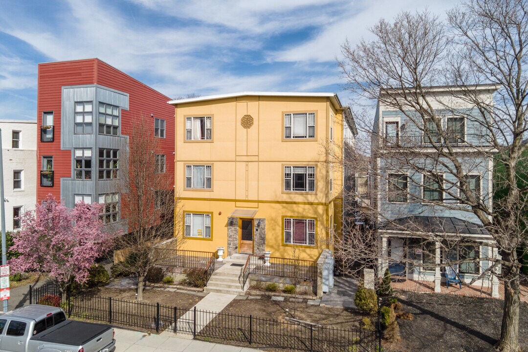 3573 Warder St NW in Washington, DC - Building Photo