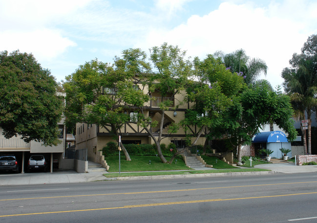 14221 Burbank Blvd in Van Nuys, CA - Building Photo - Building Photo