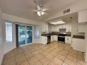 5195 Summerbrook Way in Sacramento, CA - Building Photo - Building Photo