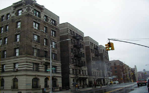 220 Wadsworth Ave in New York, NY - Foto de edificio - Building Photo