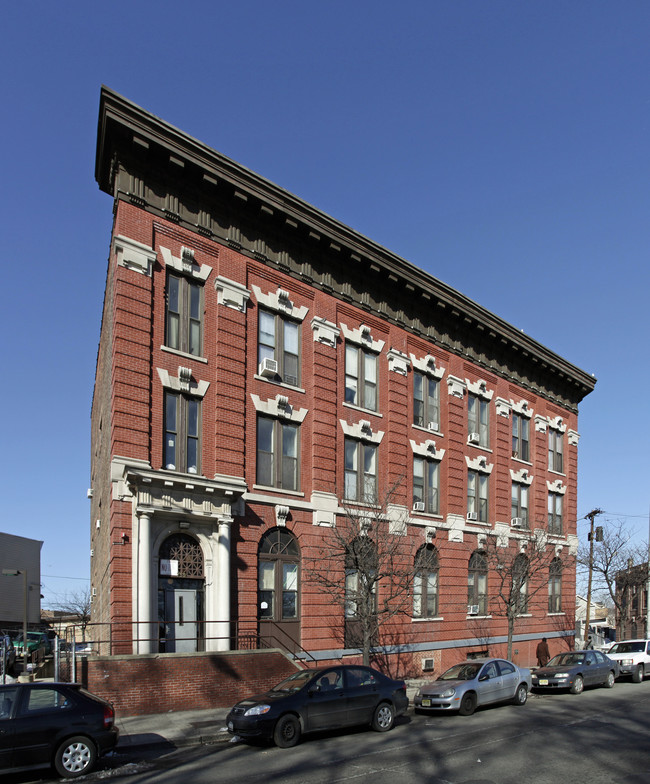 Arlington Arms Apartments in Jersey City, NJ - Building Photo - Building Photo