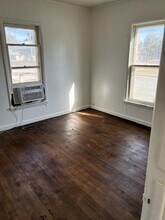 1049 E Oak St in Cushing, OK - Building Photo - Building Photo