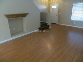9541 Paradise Rd in Las Vegas, NV - Building Photo - Building Photo