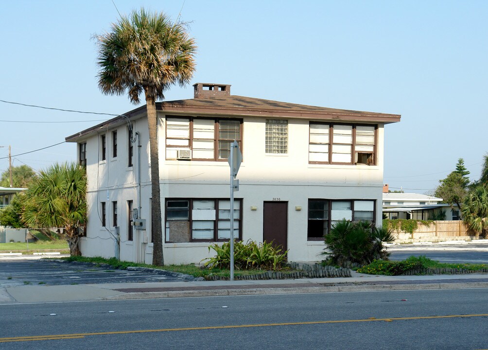 2030 S Atlantic Ave in Daytona Beach, FL - Foto de edificio