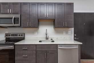 For Rent: Stylish Urban Living at 815 Park Ave in Baltimore, MD - Foto de edificio - Interior Photo
