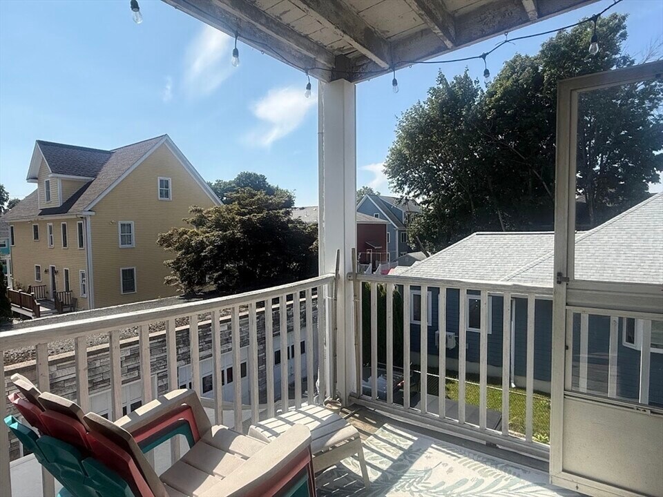 33 Cook St in Newton, MA - Building Photo