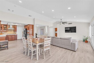 2312 Fairbourne Way in Henderson, NV - Building Photo - Building Photo