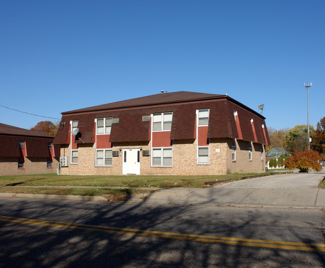 30 Shields Rd in Youngstown, OH - Foto de edificio - Building Photo