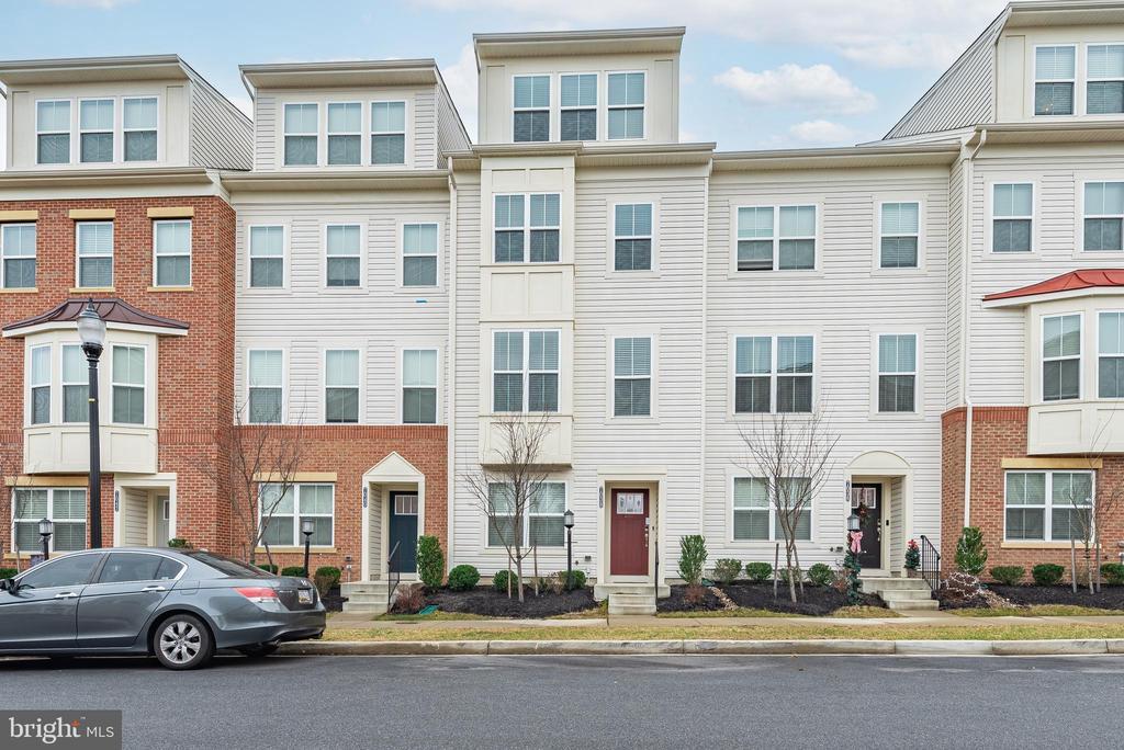 7038 Rackham Wy in Elkridge, MD - Building Photo