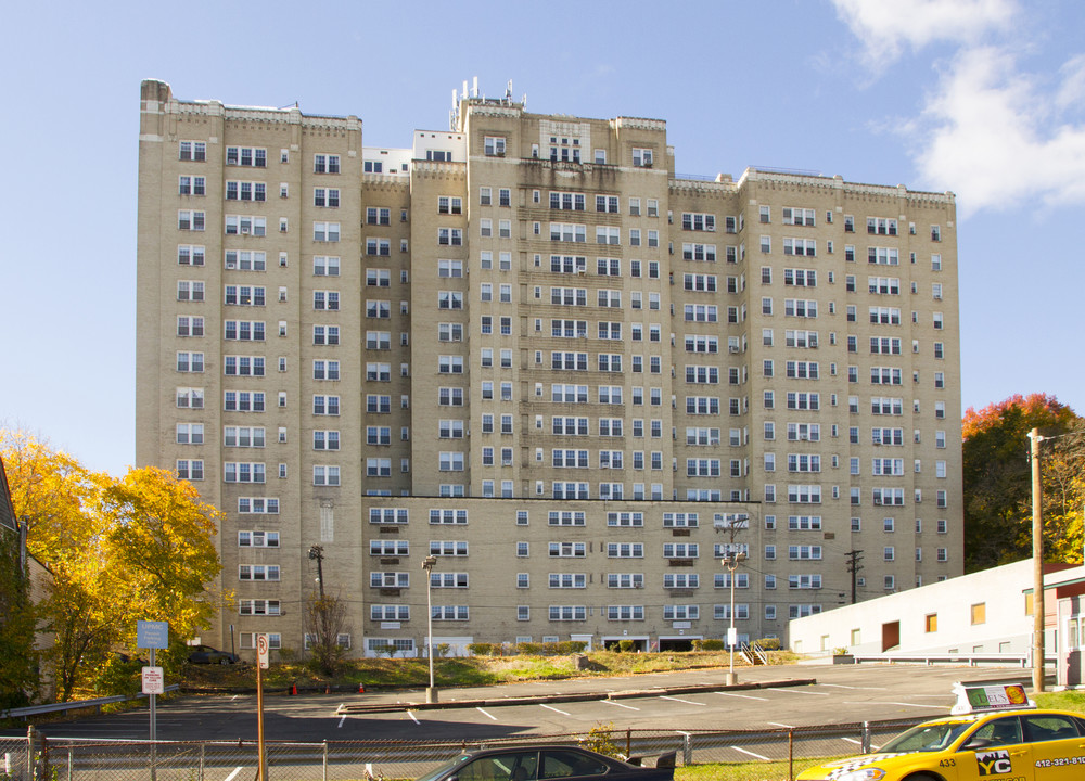 Moorhead Tower Apartments in Pittsburgh, PA - Building Photo