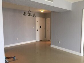 4154 Inverrary Dr in Lauderhill, FL - Building Photo - Building Photo