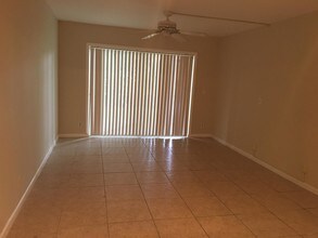 1638 Embassy Dr-Unit -106 in West Palm Beach, FL - Building Photo - Building Photo