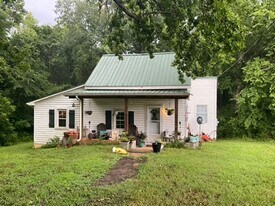 9128 Green Bay Rd in Rice, VA - Building Photo