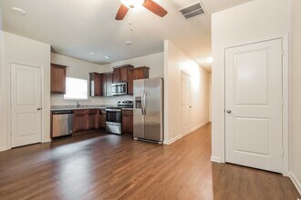 201 Highwood Ln in East Point, GA - Building Photo - Building Photo