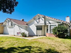 42933 Guyman Ave in Lancaster, CA - Building Photo
