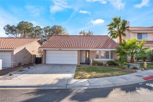 8645 W Tivoli Ct in Las Vegas, NV - Building Photo