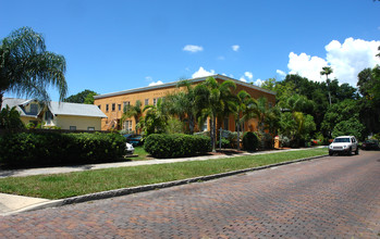 Archer Arms Apartments in St. Petersburg, FL - Building Photo - Building Photo