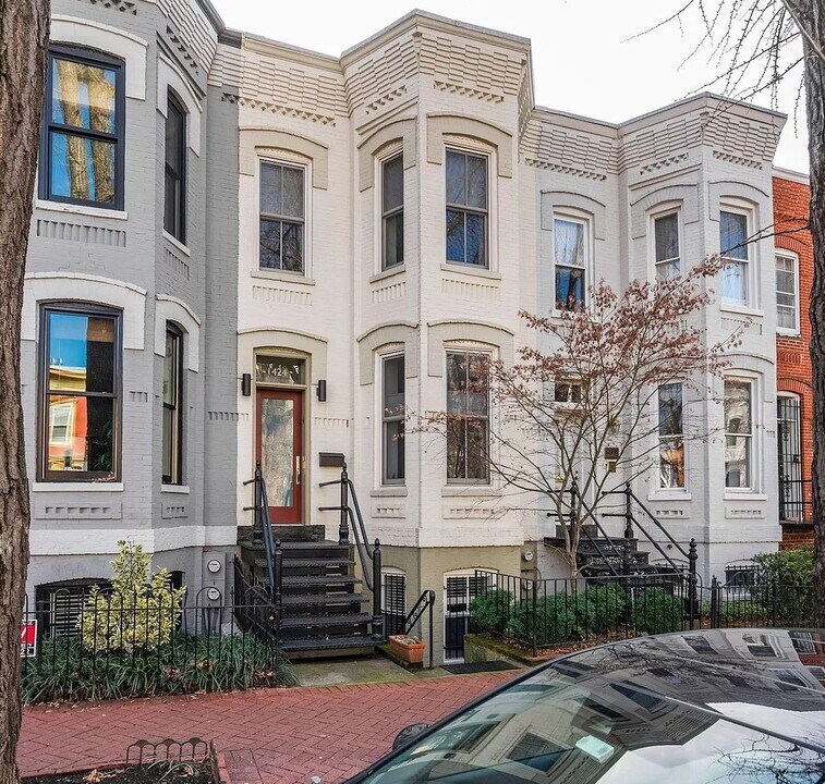 1424 Swann St NW in Washington, DC - Building Photo