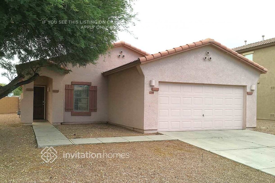 2310 N 92nd Dr in Phoenix, AZ - Foto de edificio