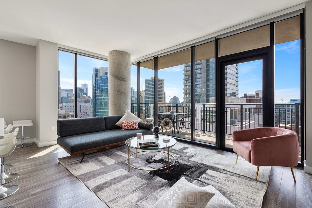 833 N Clark St in Chicago, IL - Building Photo