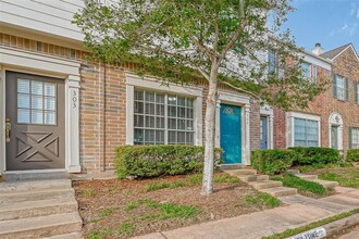 2930 Grants Lake Blvd in Sugar Land, TX - Foto de edificio - Building Photo