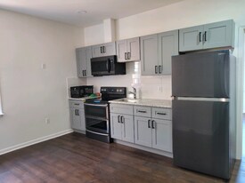 705 S 52nd St in Philadelphia, PA - Building Photo