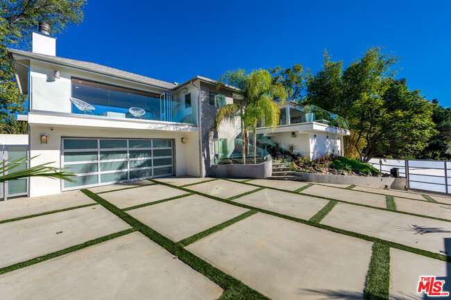 3490 Wonder View Pl in Los Angeles, CA - Building Photo - Building Photo