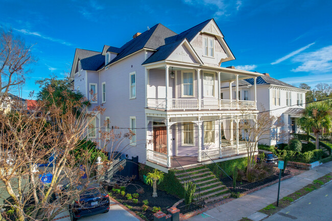 4 Rutledge Ave in Charleston, SC - Foto de edificio - Building Photo