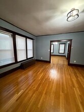 466 Locust St, Unit 2 in Fall River, MA - Foto de edificio - Building Photo