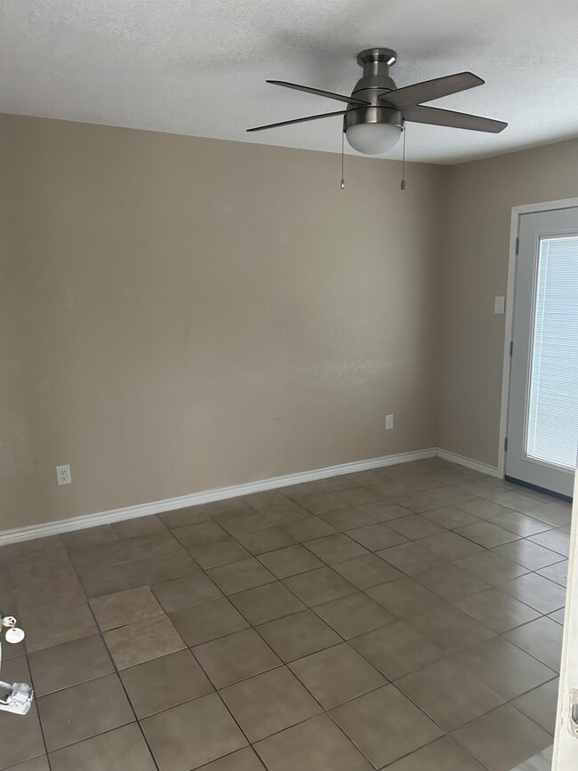 7600 Emmett F Lowry Expy in Texas City, TX - Building Photo - Building Photo