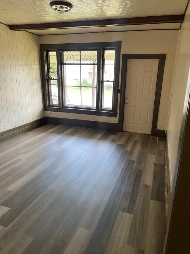 property at 418 N Barstow St