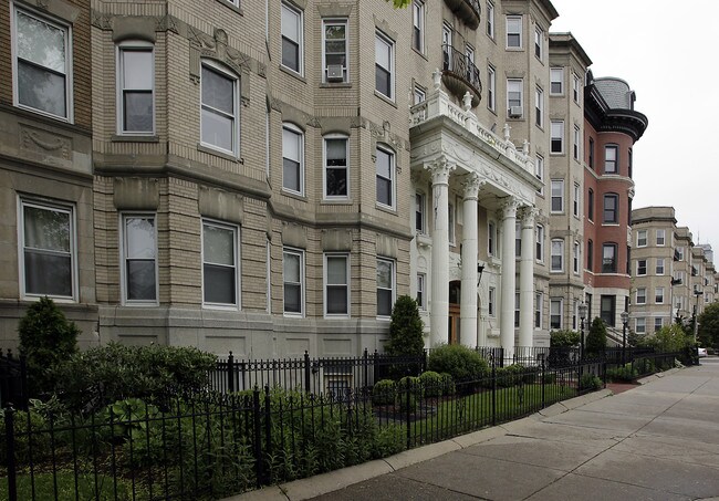 111 Park Dr in Boston, MA - Foto de edificio - Building Photo