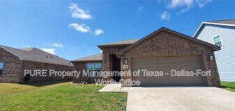 7205 Mistletoe Trail in Granbury, TX - Building Photo