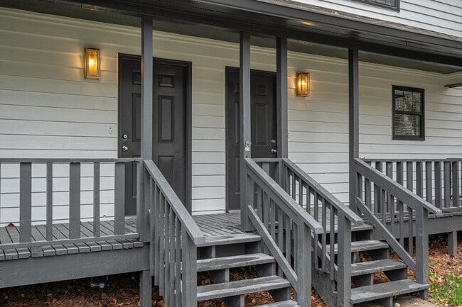 1545 Springwood Dr SE in Smyrna, GA - Building Photo - Building Photo