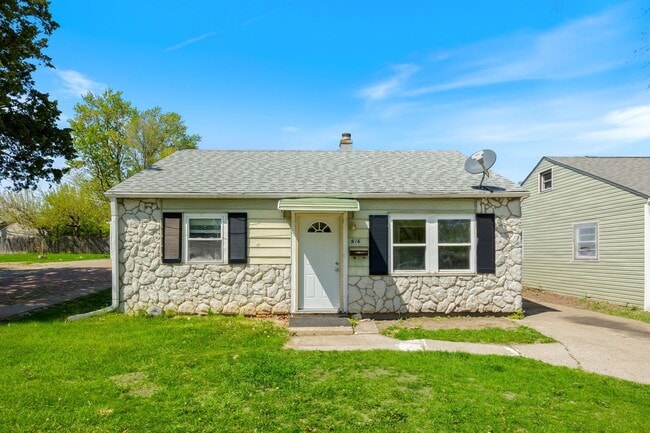 property at 916 5th Ave