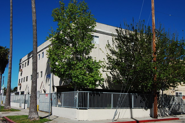 5505 Klump Ave in North Hollywood, CA - Foto de edificio - Building Photo